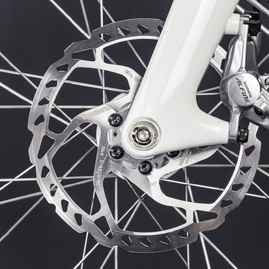 Kraftvolle Scheibenbremsen bringen Dich sicher zum stehen.