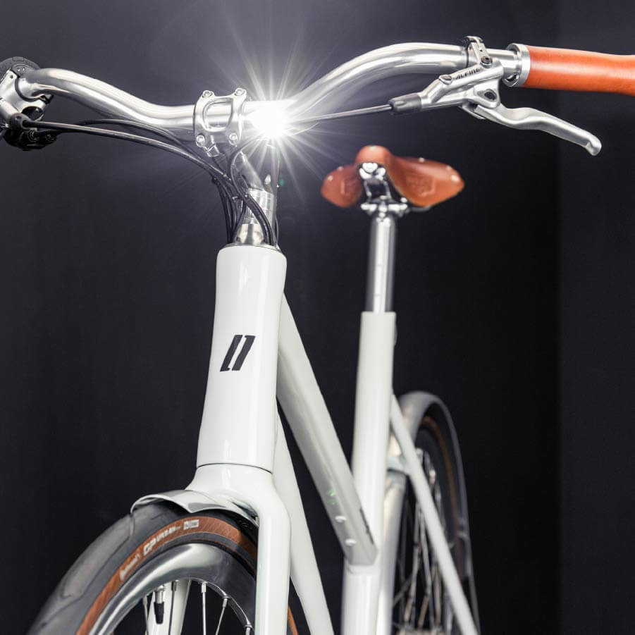 Die straßenzugelassene Lichtanlage garantiert Dir mehr Sicherheit im Dunkeln