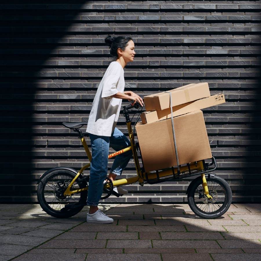 ...lässt sich umdrehen und dient als Boden für sparriges Gepäck.