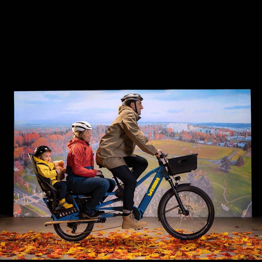 Grobe Reifen, großes Vorderrad und Federgabel, da darf der Untergrund schonmal etwas rauer werden