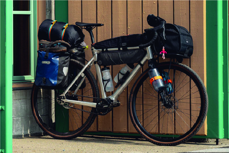 Schindelhauer Wilhelm Gravel mit Gepäckträger und viele Schen auf dem Fahrrad