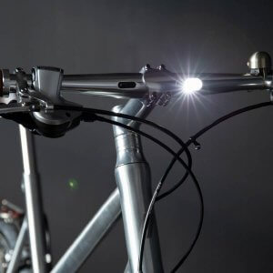 das integrierte Licht im Lenker von Schindelhauer Lotte in Farbe alu pur
